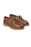 Tan loafers med snørebånd, detaljeret syning og teksturerede såler.