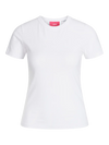 Hvid JJXX T-shirt med korte ærmer og rund hals. JJXX-mærke synligt i nakken.