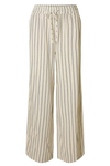 Cremefarvede bukser med sorte lodrette striber og elastisk talje med snøre.