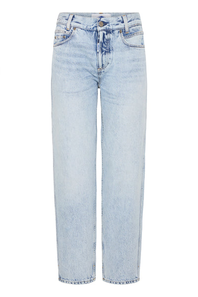 Lyseblå jeans fra Ball Original med lige pasform, bæltestropper og klassiske lommedetaljer.