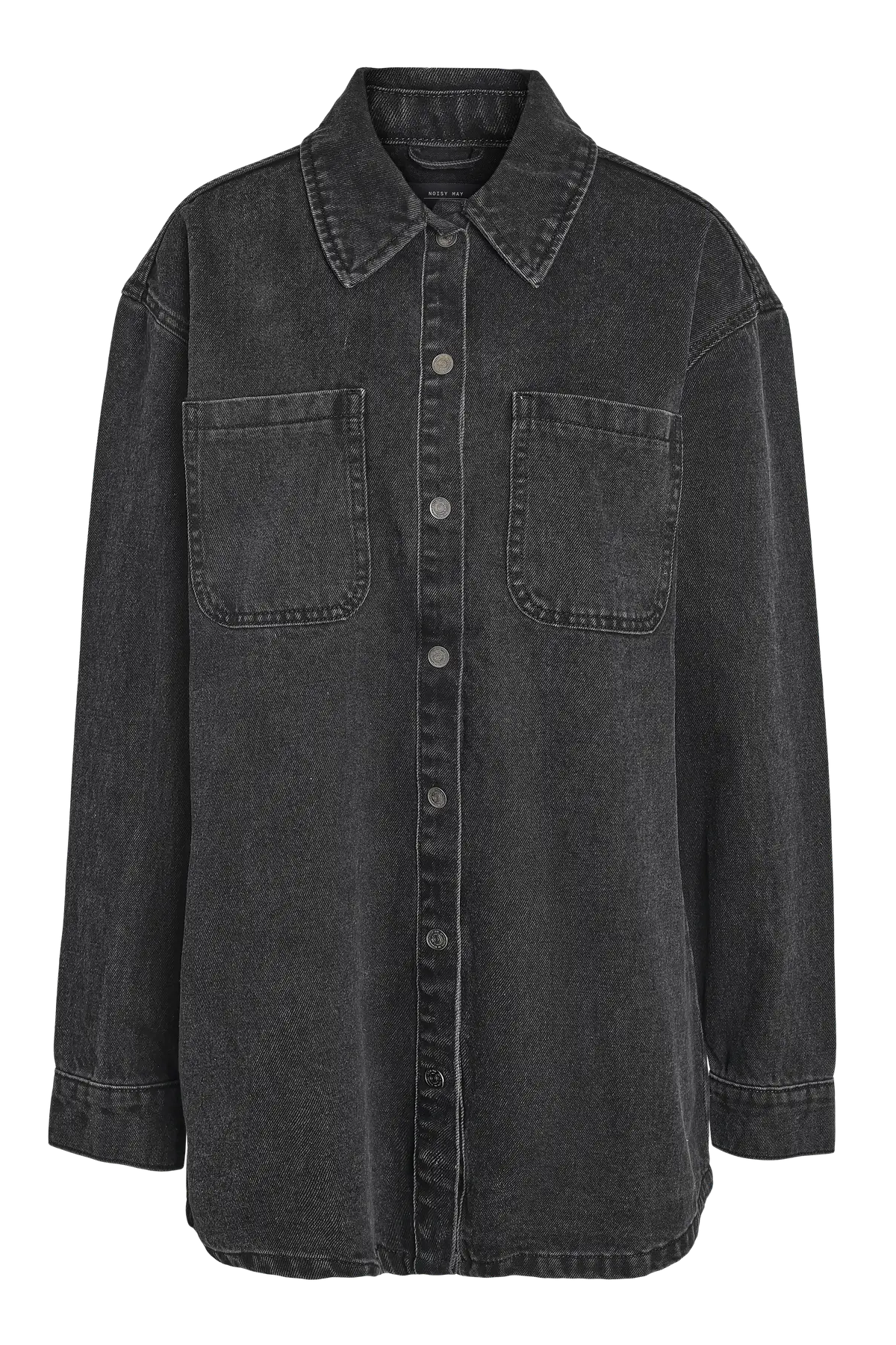 Sort denimjakke fra Noisy May med løs pasform, knaplukning og to forlommer.