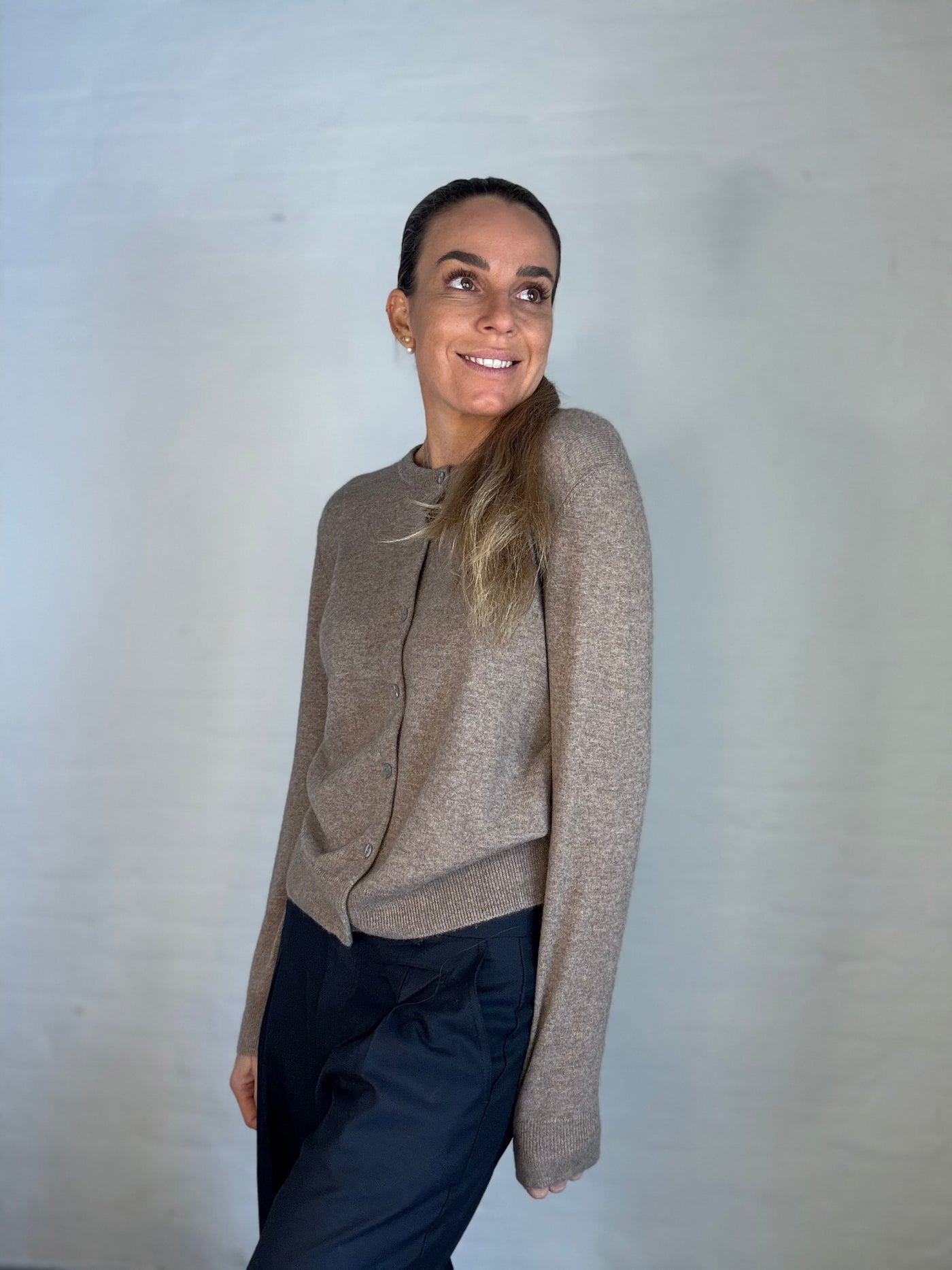 Sassy Copenhagen - Cashmere Cardigan - Dark Coffee - Johanne