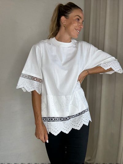 Sassy Copenhagen - T-shirt - Hvid Blonde - Liva