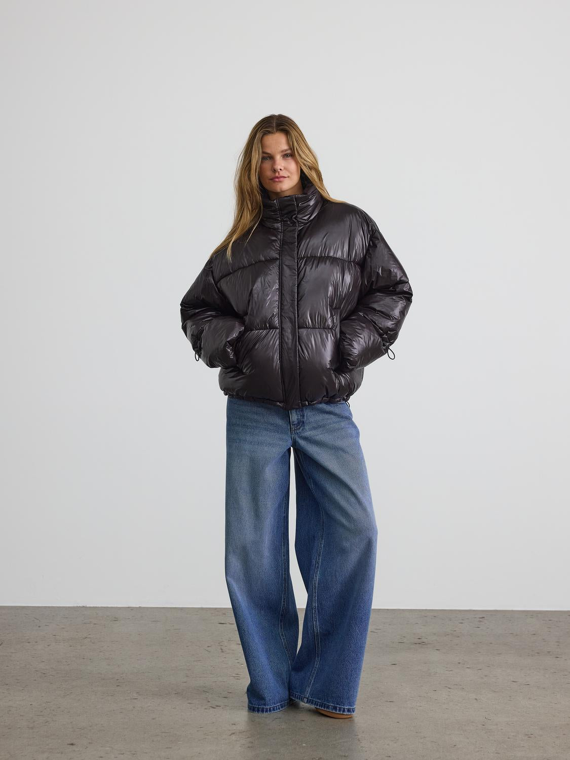 Noisy May - Puffer jakke - Aubergine Black - Allie Shiny