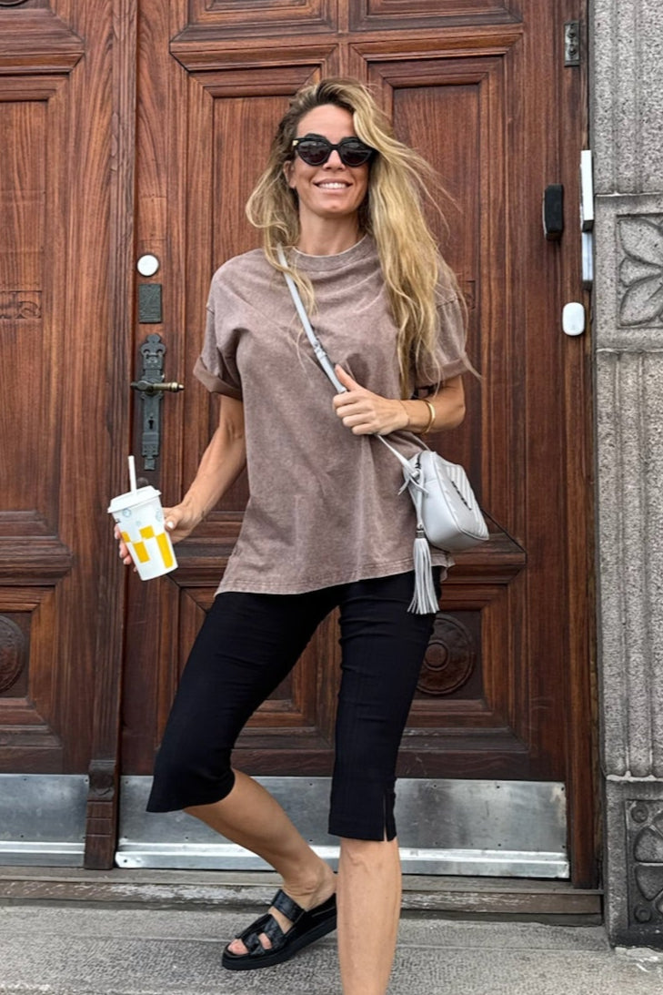 Sassy Copenhagen - T-shirt Oversize - Dark Coffee - Elle (BEMÆRK preorder til uge 20)