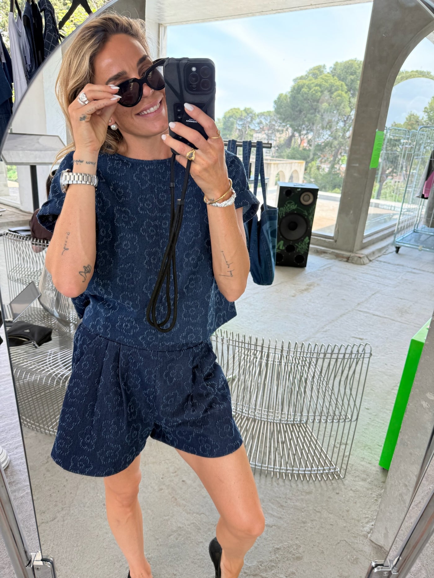 Noisy May - Shorts - Blue denim W. flower - Sable (PREORDER)