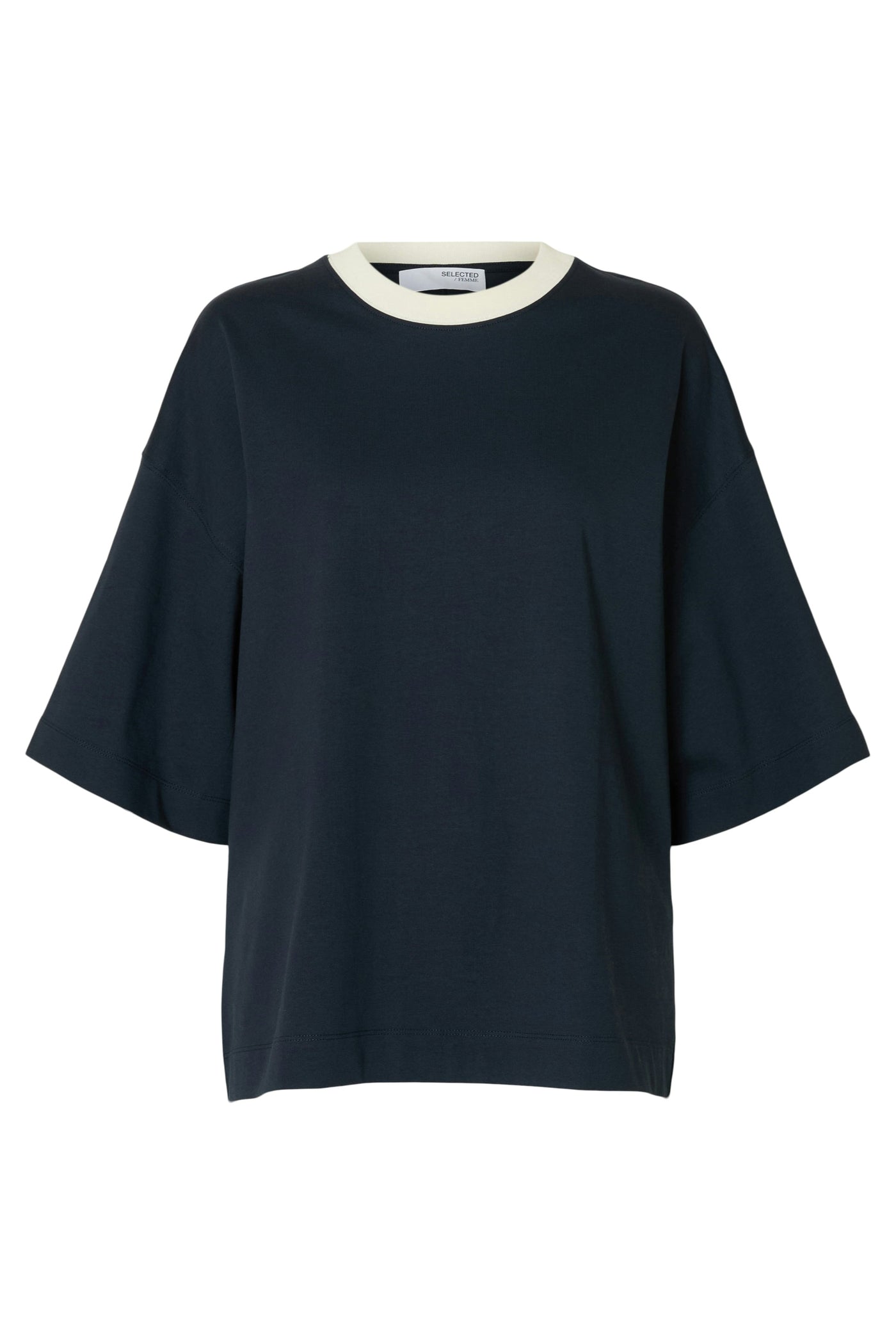 T-shirt i mørk safir med brede ærmer og kontrasterende halsudskæring. Afslappet pasform.