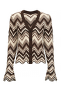 Majken Cardigan fra Sassy er en feminin strikcardigan med et dekorativt zigzagmønster i brune, cremefarvede og beige nuancer pakcshot