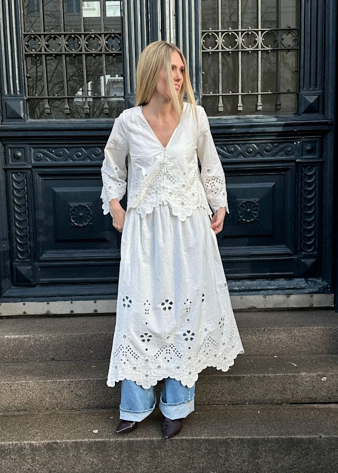 Sissel Edelbo - Nederdel - Hvid broderi anglaise - Trine sss