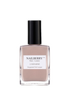 Klar flaske med sort hætte, hvid etiket med Nailberry logo. Lys beige neglelak.