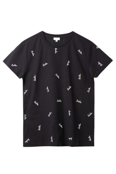Sort T-shirt med korte ærmer, hvidt "lala" mønster og rund halsudskæring, enkel stil.