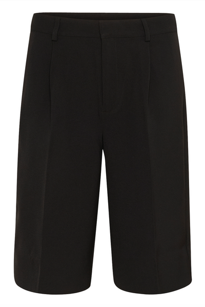 Sorte Bermuda shorts med bæltestropper og enkel stil.