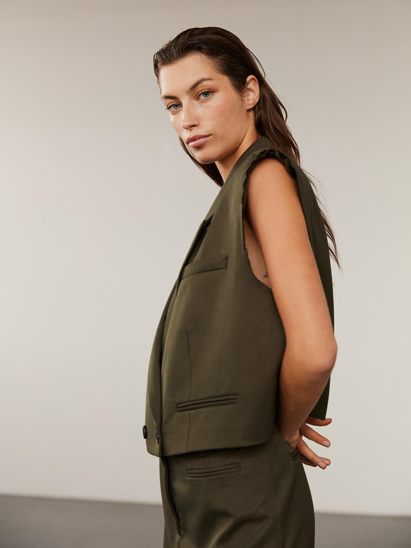 Sofie Schnoor - Vest - Short Olive - Twill S244416