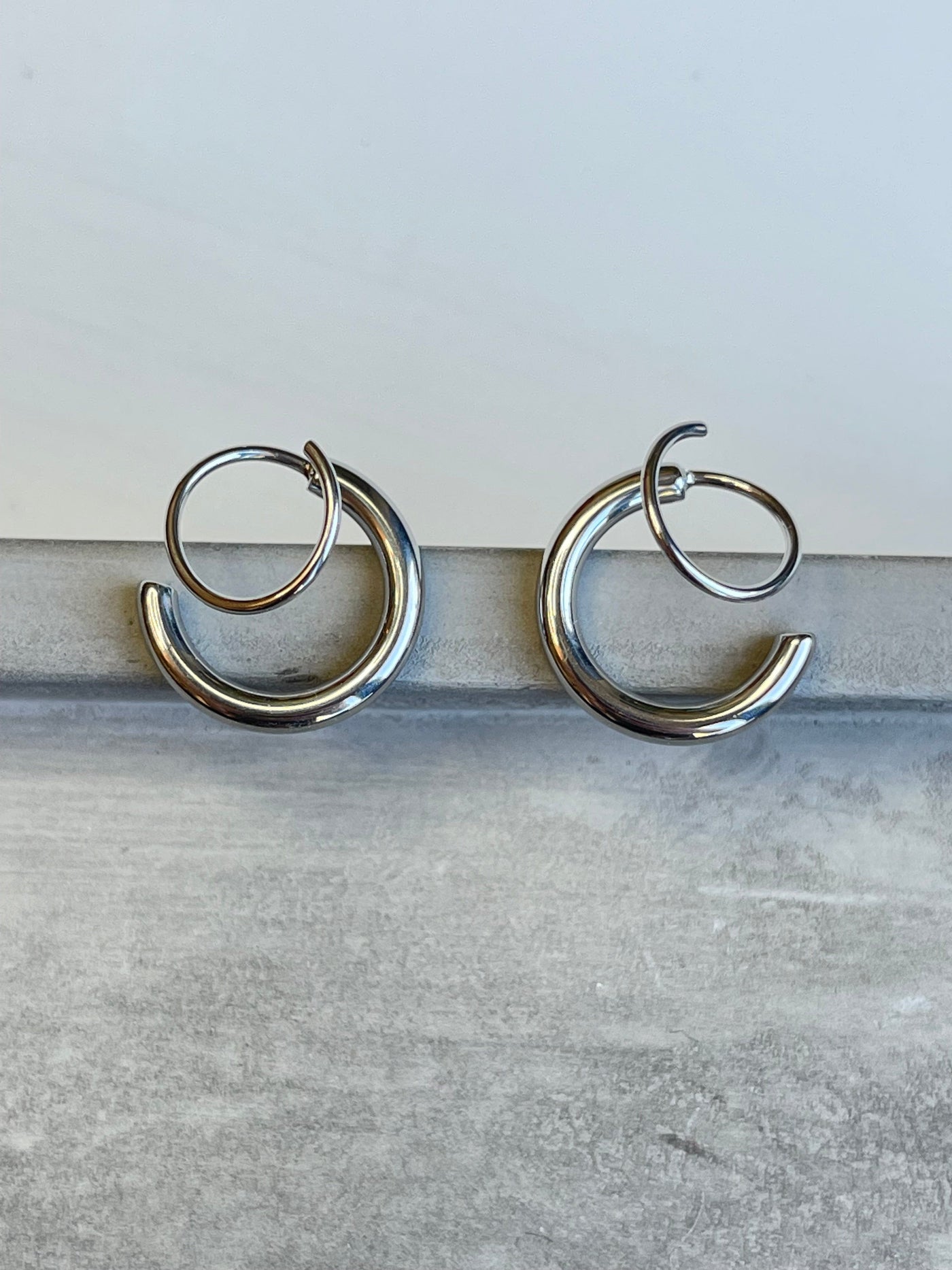 Andcopenhagen sølvøreringe Andcopenhagen - Klassiske swirl hoops - 925 sterlingsølv øreringe