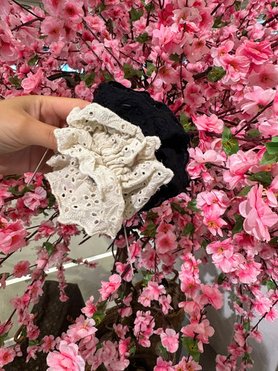 Andcopenhagen Accessories Broderi anglaise scrunchie - Creme hvid - Selma -  Andcopenhagen (Bemærk preorder)