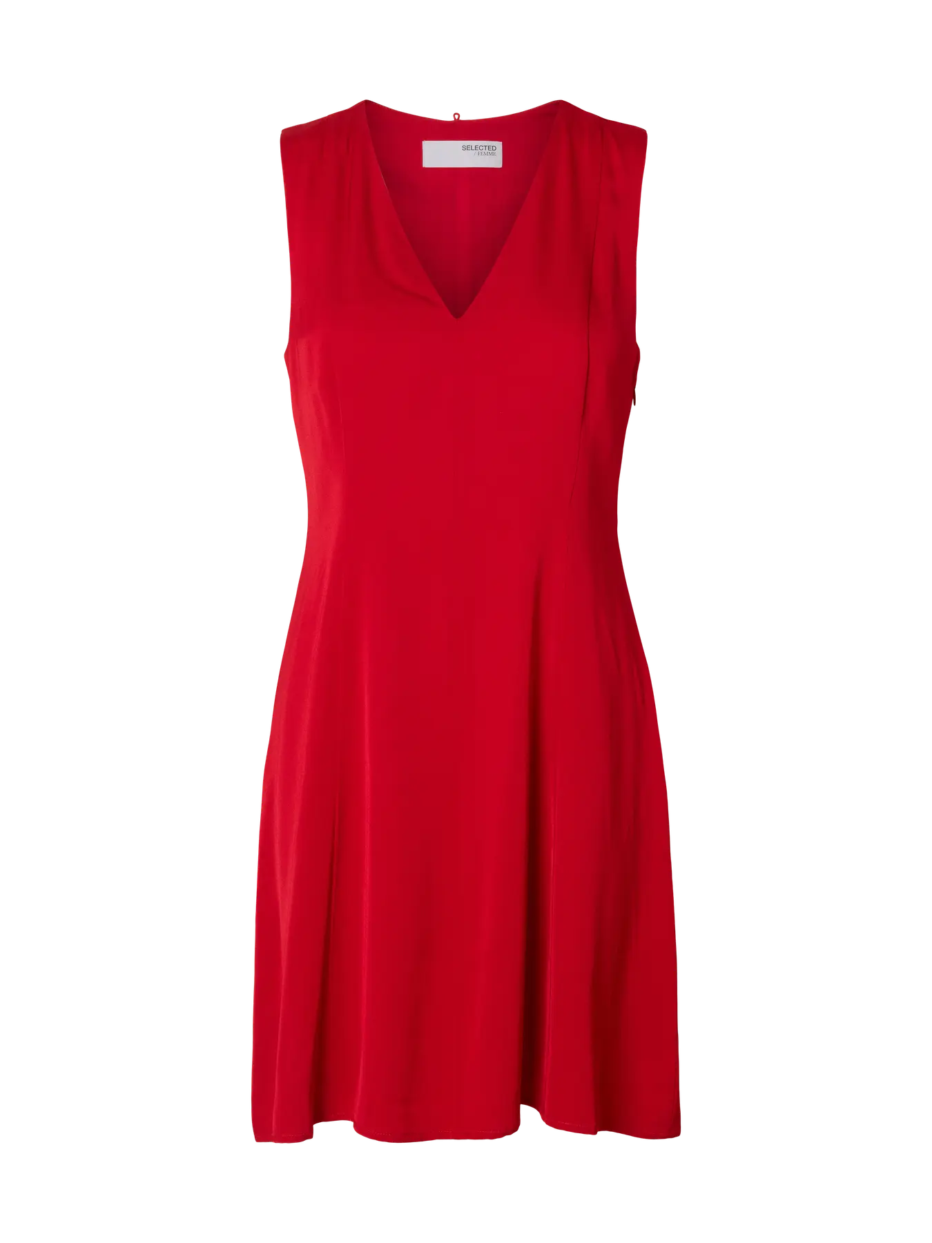 Rød kjole fra Selected Femme med V-udskæring, ærmeløs og asymmetrisk cape-lignende detalje.