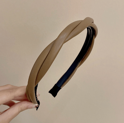 Sassy Copenhagen - Braided leather Hair clip - Signe narrow Cognac