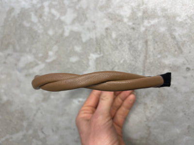 Sassy Copenhagen - Braided leather Hair clip - Signe narrow Cognac