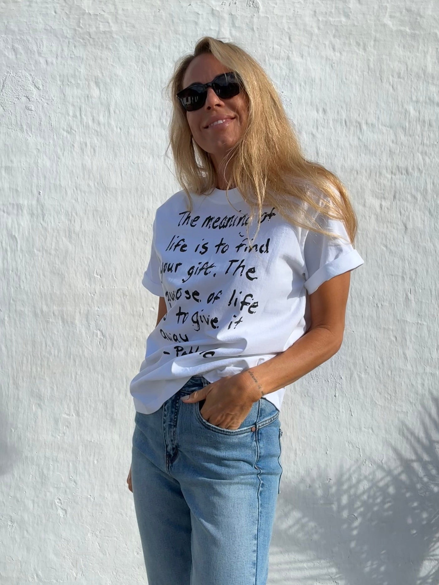 Sassy Copenhagen t-shirts & toppe Statement t-shirt - The meaning of life - Helia - Sassy Copenhagen